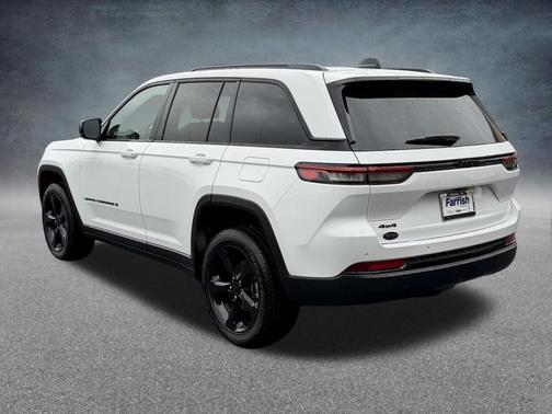Bright White Clearcoat 2025 Jeep Grand Cherokee Altitude