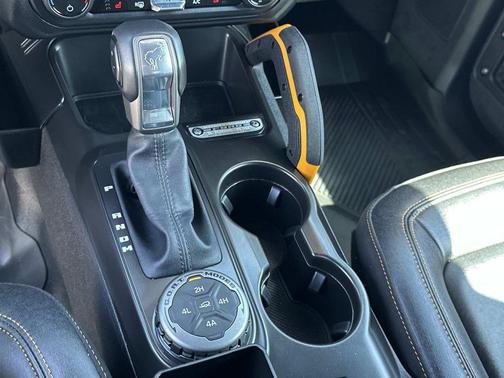 Eruption Green Metallic 2024 Ford Bronco Badlands