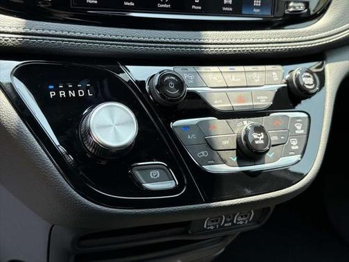 2025 Chrysler Pacifica L