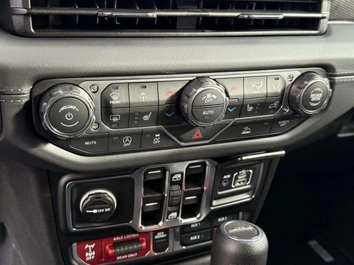 41 2026 Jeep Gladiator Mojave 4x4