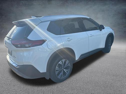 Pearl White Tricoat 2021 Nissan Rogue SV