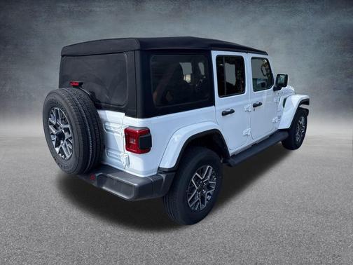 2024 Jeep Wrangler 4-Door Sahara 4x4