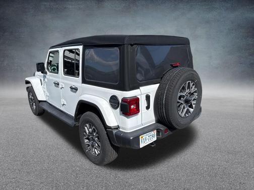 2024 Jeep Wrangler 4-Door Sahara 4x4