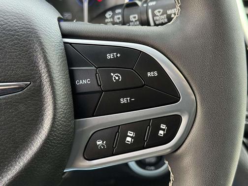 Ceramic Gray Clearcoat 2025 Chrysler Pacifica L