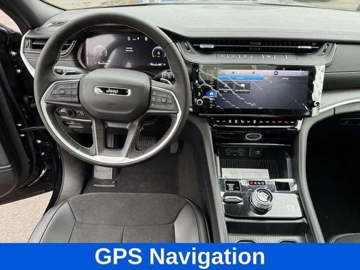 Diamond Black Crystal Pearlcoat 2026 Jeep Grand Cherokee L Altitude