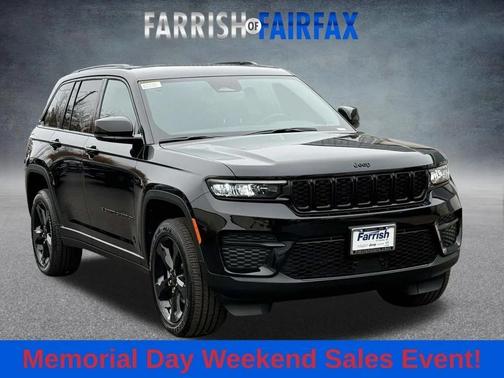 Diamond Black Crystal Pearlcoat 2025 Jeep Grand Cherokee Altitude