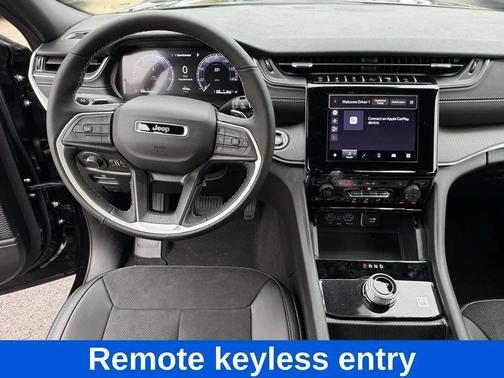 Diamond Black Crystal Pearlcoat 2025 Jeep Grand Cherokee Altitude