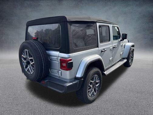 2024 Jeep Wrangler 4-Door Sahara 4x4