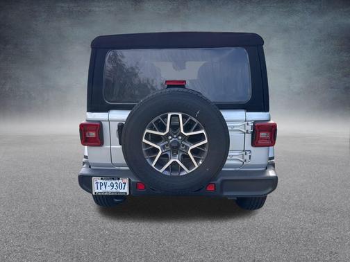 2024 Jeep Wrangler 4-Door Sahara 4x4