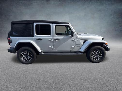 2024 Jeep Wrangler 4-Door Sahara 4x4