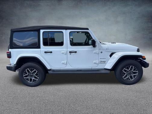 2024 Jeep Wrangler 4-Door Sahara 4x4