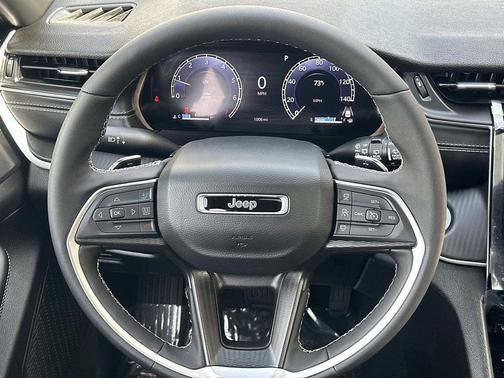 Bright White Clearcoat 2025 Jeep Grand Cherokee Altitude
