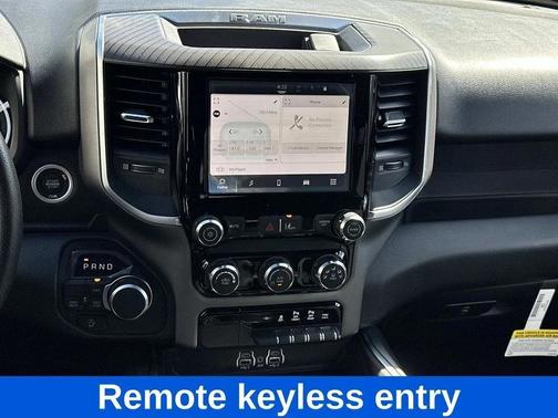 Diamond Black Crystal Pearlcoat 2026 RAM 1500 Express