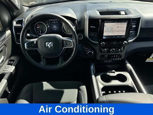 Diamond Black Crystal Pearlcoat 2026 RAM 1500 Express