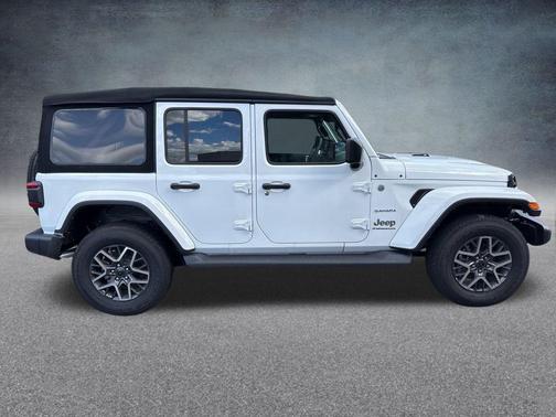 2024 Jeep Wrangler 4-Door Sahara 4x4