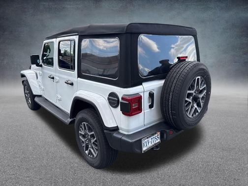 2024 Jeep Wrangler 4-Door Sahara 4x4