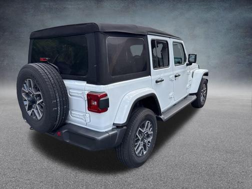 2024 Jeep Wrangler 4-Door Sahara 4x4