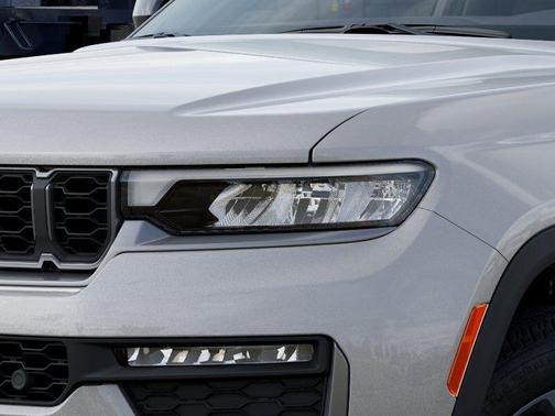 Silver Zynith Exterior Paint 2026 Jeep Grand Cherokee L 85th Anniversary Edition 4x4