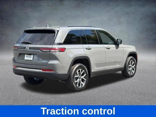Sting-Gray Clearcoat 2027 Jeep Grand Cherokee Laredo
