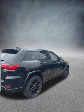 Diamond Black Crystal Pearlcoat 2019 Jeep Grand Cherokee Altitude