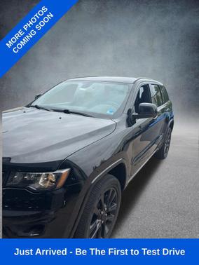 Diamond Black Crystal Pearlcoat 2019 Jeep Grand Cherokee Altitude
