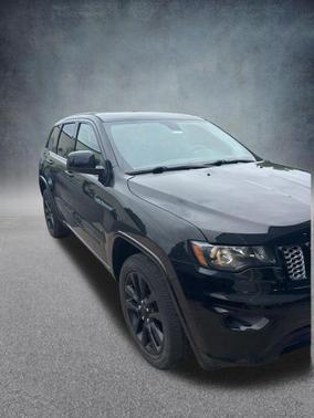 Diamond Black Crystal Pearlcoat 2019 Jeep Grand Cherokee Altitude
