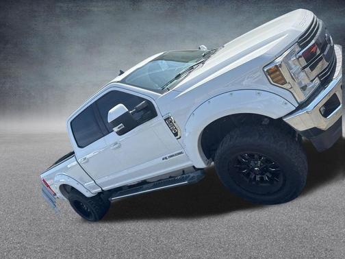 Oxford White 2019 Ford F-250 Lariat