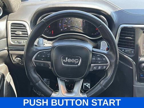 Diamond Black Crystal Pearlcoat 2017 Jeep Grand Cherokee SRT