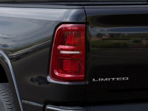 Diamond Black Crystal Pearlcoat 2026 RAM 1500 Limited