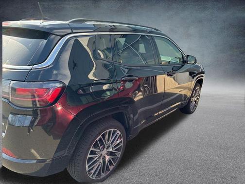 Diamond Black Crystal Pearlcoat 2022 Jeep Compass Limited