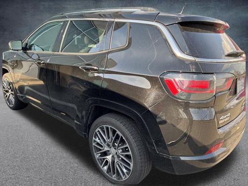 Diamond Black Crystal Pearlcoat 2022 Jeep Compass Limited