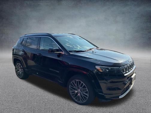 Diamond Black Crystal Pearlcoat 2022 Jeep Compass Limited