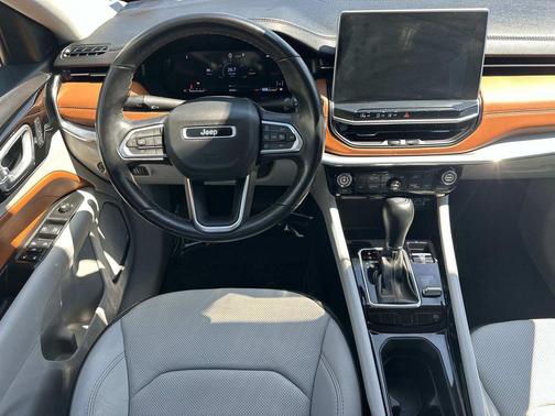 Diamond Black Crystal Pearlcoat 2022 Jeep Compass Limited