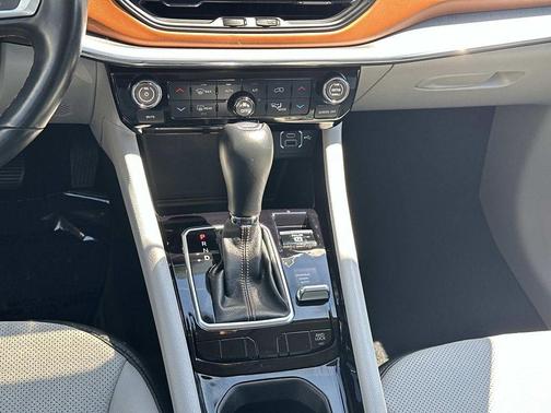 Diamond Black Crystal Pearlcoat 2022 Jeep Compass Limited