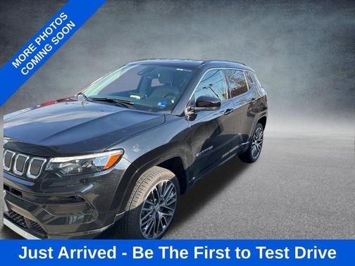 Diamond Black Crystal Pearlcoat 2022 Jeep Compass Limited