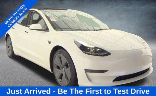 Pearl White Multi-Coat 2023 Tesla Model 3 Standard Range