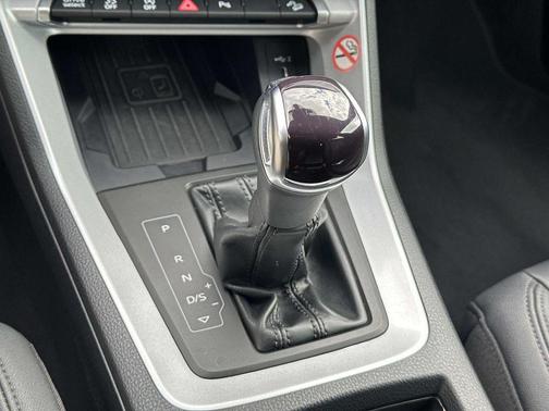 2024 Audi Q3 Premium 45 TFSI S line quattro Tiptronic
