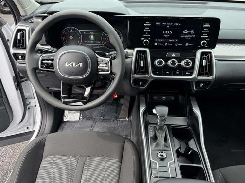 2022 Kia Sorento LX