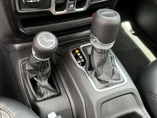 2025 Jeep Gladiator High Tide