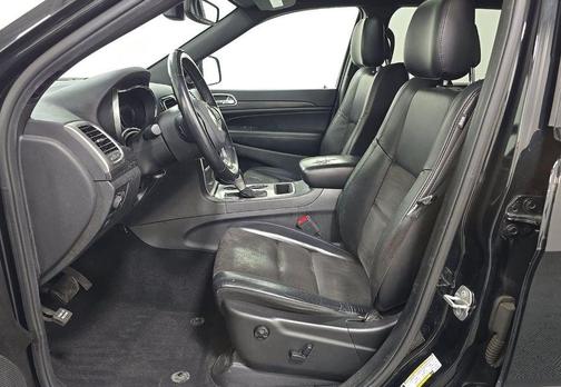 Diamond Black Crystal Pearlcoat 2019 Jeep Grand Cherokee Altitude