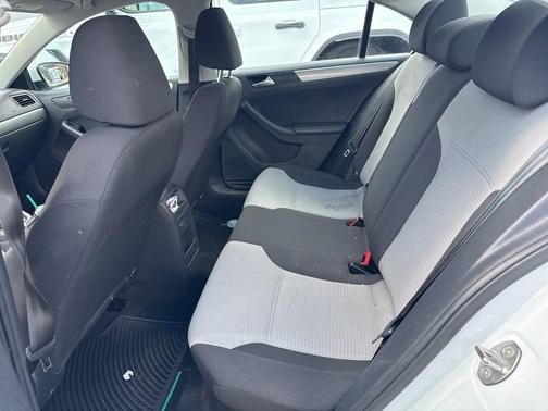 Pure White 2017 Volkswagen Jetta 1.4T S