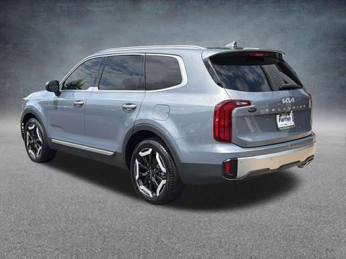 Everlasting Silver 2024 Kia Telluride S