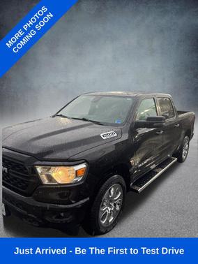 Diamond Black Crystal Pearlcoat 2023 RAM 1500 Big Horn/Lone Star