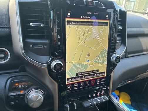 Bright White Clearcoat 2019 RAM 2500 Laramie Crew Cab 4x4 6'4' Box