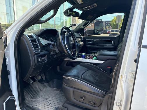 Bright White Clearcoat 2019 RAM 2500 Laramie Crew Cab 4x4 6'4' Box