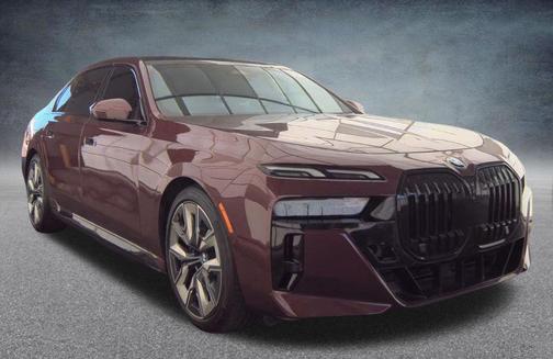 Aventurin Red Metallic 2023 BMW 740 i