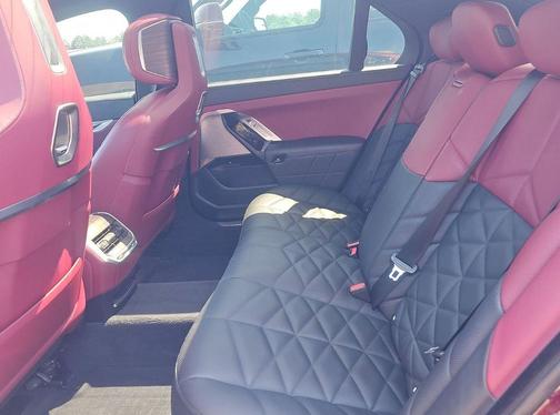 Aventurin Red Metallic 2023 BMW 740 i