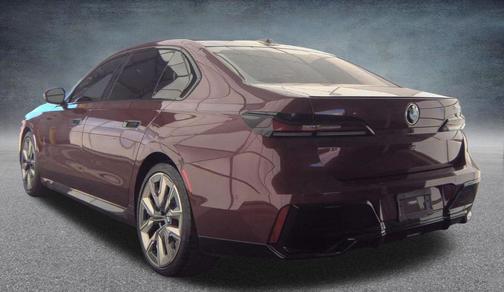 Aventurin Red Metallic 2023 BMW 740 i