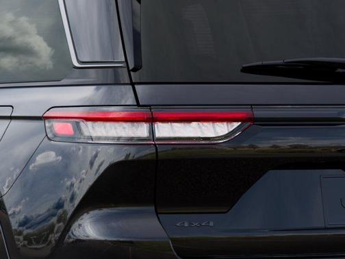 Diamond Black Crystal Pearlcoat 2026 Jeep Grand Cherokee Summit
