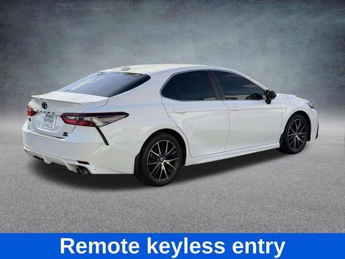 Ice Cap 2023 Toyota Camry SE